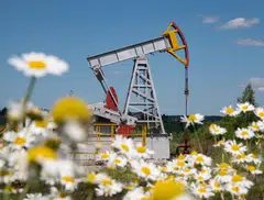 US West Texas Intermediate (WTI) crude fell US$1.26, or 2.1 per cent, to settle at a one-week low of US$59.36 a barrel.