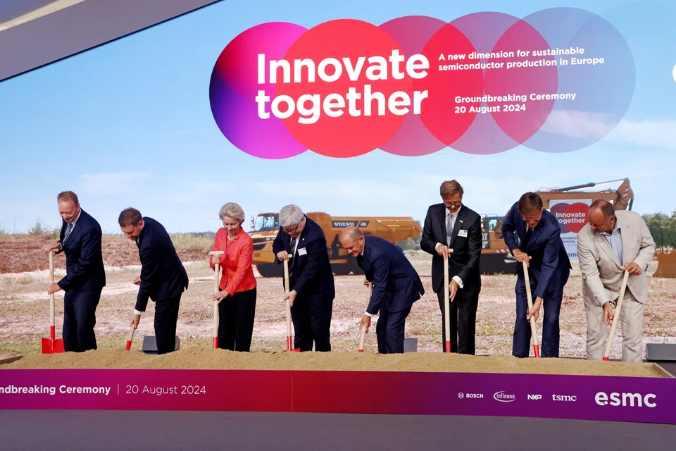 (Third from left) Ursula von der Leyen, CC Wei and Olaf Scholz, at the ESMC ground-breaking ceremony in Dresden.