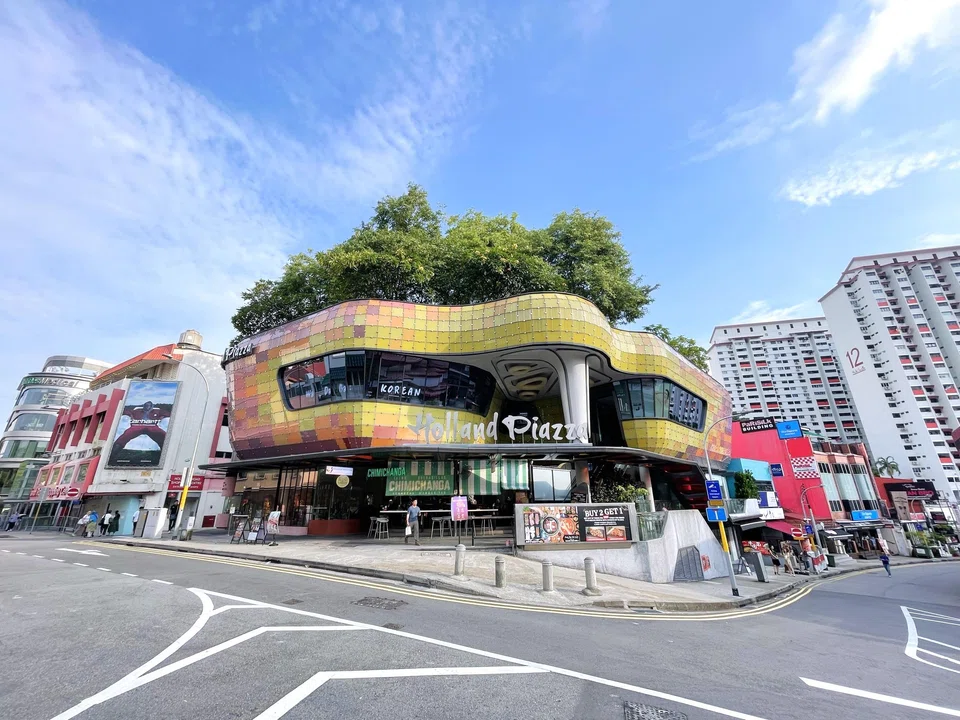 Holland Piazza was built on the original site of the Eng Wah open-air cinema in the 1970s.