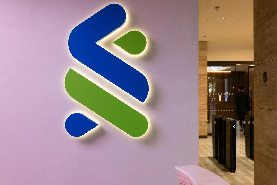 Moody's says its revised outlook captures Standard Chartered PLC's strong business and geographical diversification.