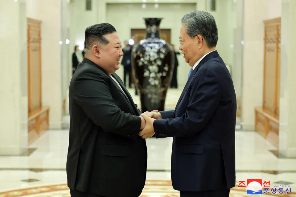 North Korean leader Kim Jong-un (left) and China's third-ranking official Zhao Leji underscored the importance of the two countries’ bilateral relationship at their meeting, Xinhua News reports.