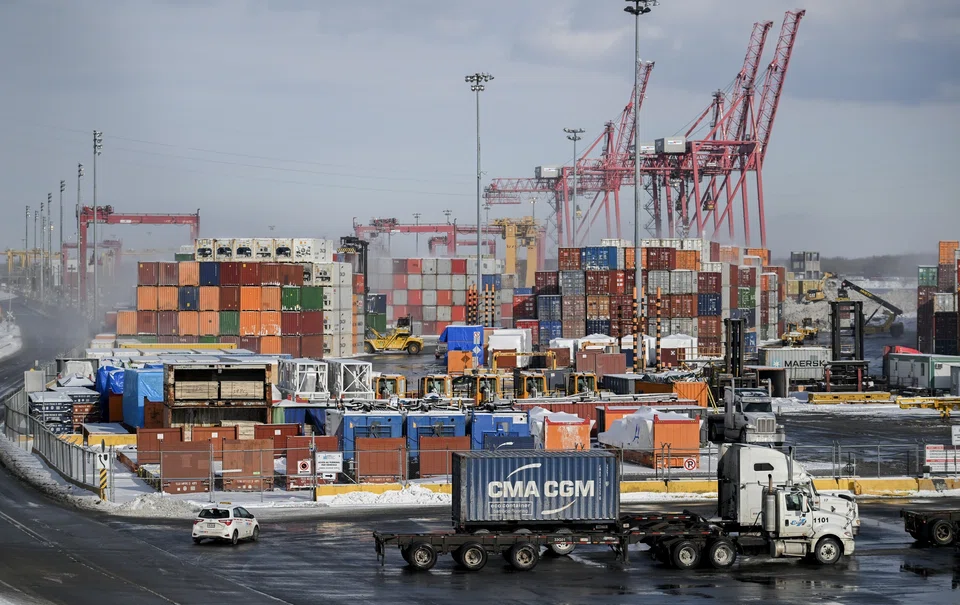 On Canada’s west coast, a separate labour dispute is already disrupting an estimated C$800 million of activity per day. 