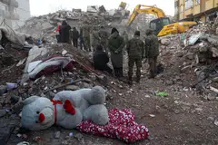 Across a swathe of southern Turkey, people sought temporary shelter and food in freezing winter weather and waited in anguish by piles of rubble where family and friends might still lie buried.