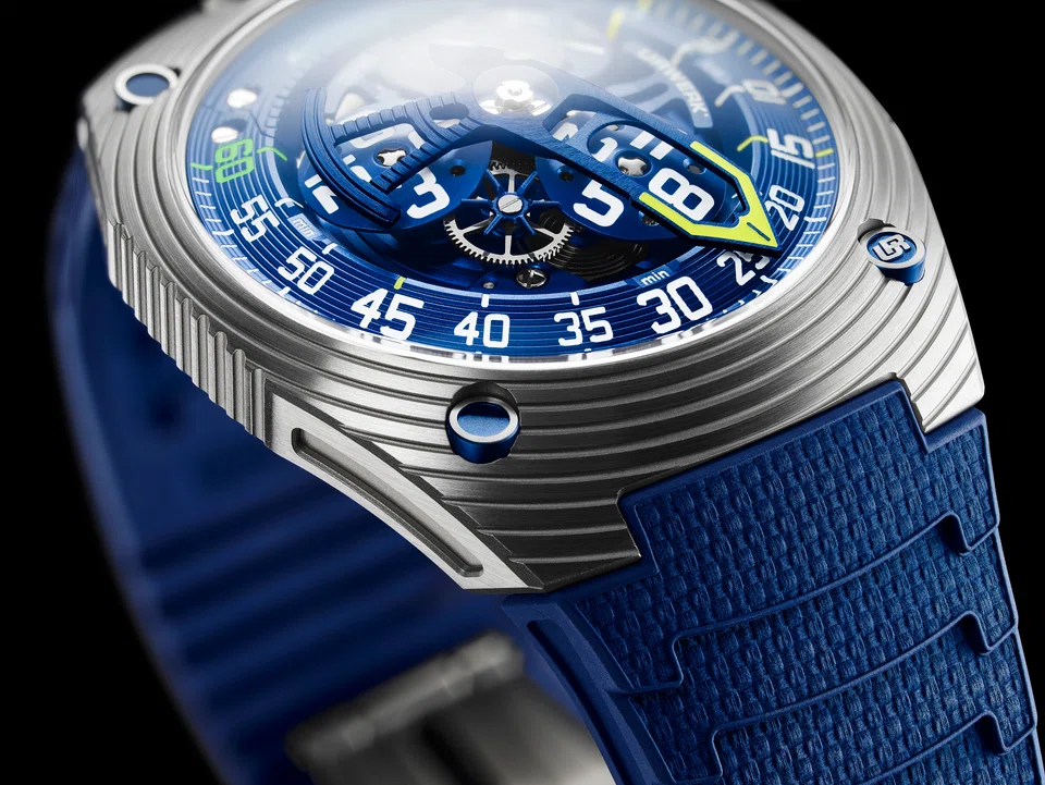 Instead of the three familiar thin hands in a regular watch, there is only one broad skeleton retrograde hand on the UR-150 Blue Scorpion.