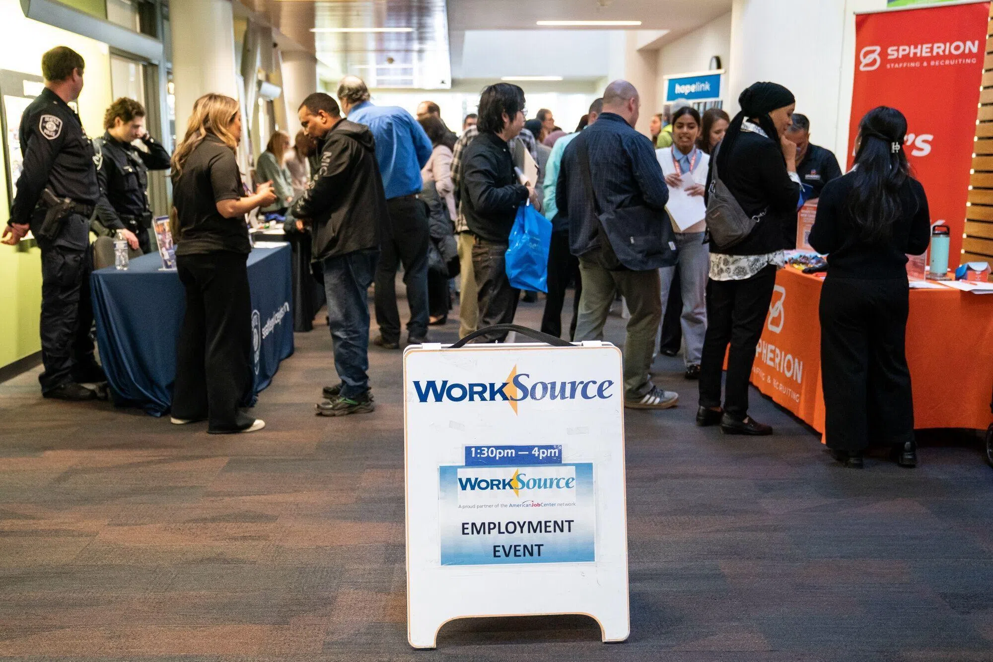 US employment costs grew at a steady pace in Q2