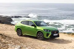 The X2 is 19.4 cm longer than its predecessor and 6.4 cm taller, which gives it a large, deep boot with 560 litres of capacity.

