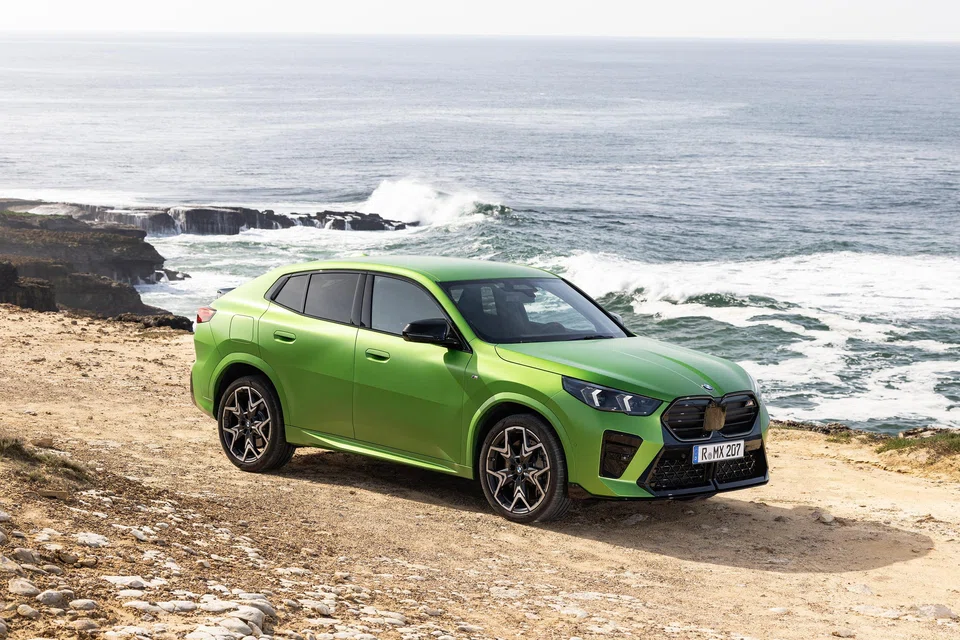 The X2 is 19.4 cm longer than its predecessor and 6.4 cm taller, which gives it a large, deep boot with 560 litres of capacity.

