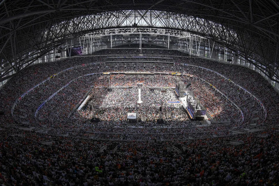 Jakarta International Stadium, Indonesia’s largest stadium with a capacity of 82,000 seats. The venue has hosted concerts by the South Korean K-pop group Twice and the British singer-songwriter Ed Sheeran. 