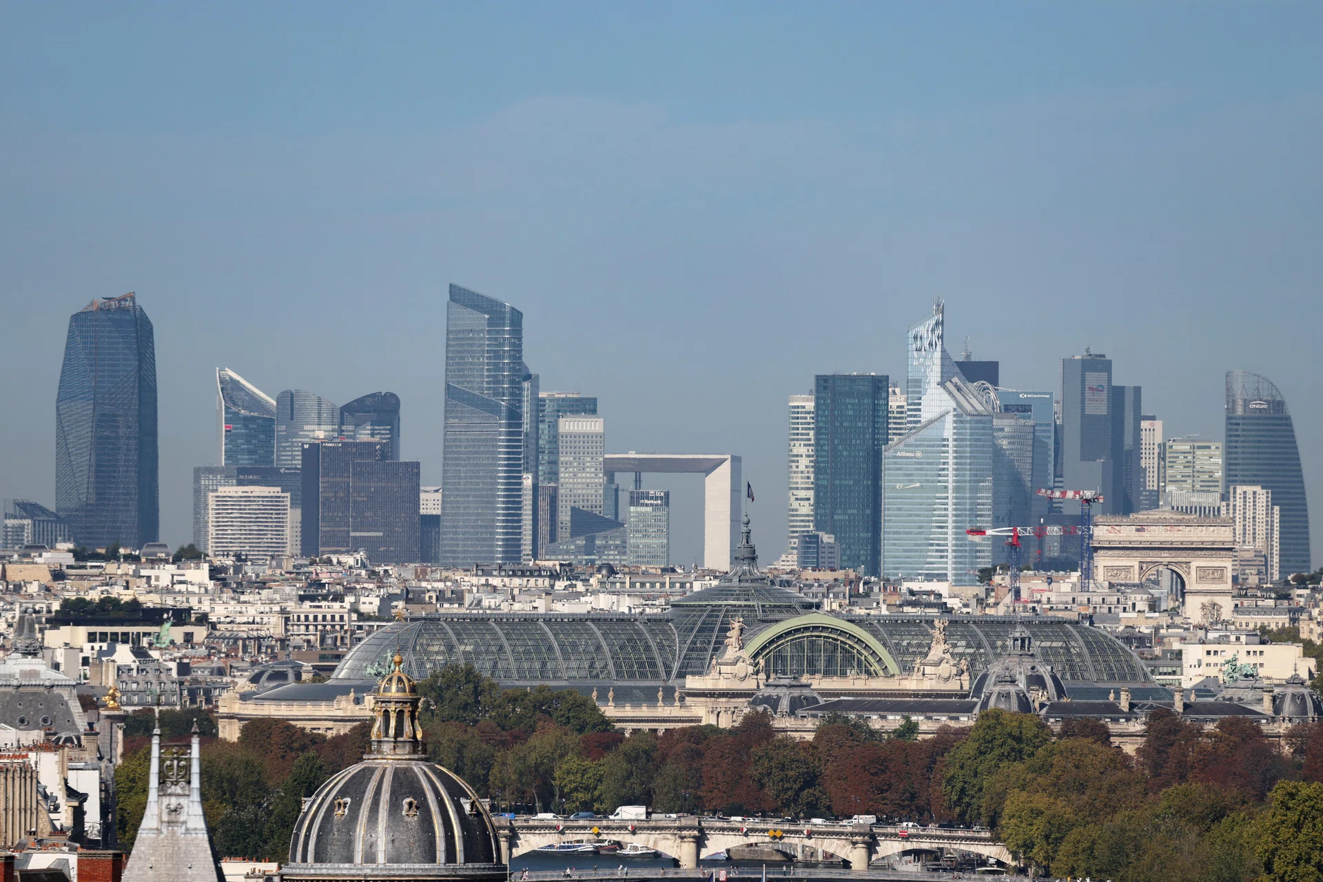 French economy keeps growing despite political and Budget chaos