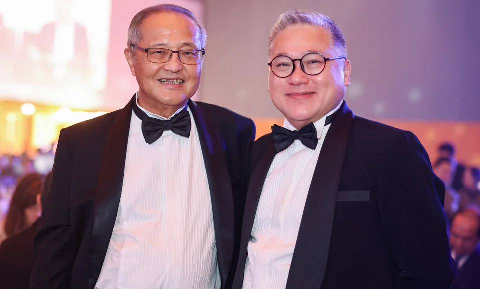 Willie Cheng (left), past chairman of the Singapore Institute of Directors. He co-founded the E50 Awards with Patrick Daniel. On the right is Lau Kam Yuen, partner, chief operating officer and chief financial officer of KPMG in Singapore.