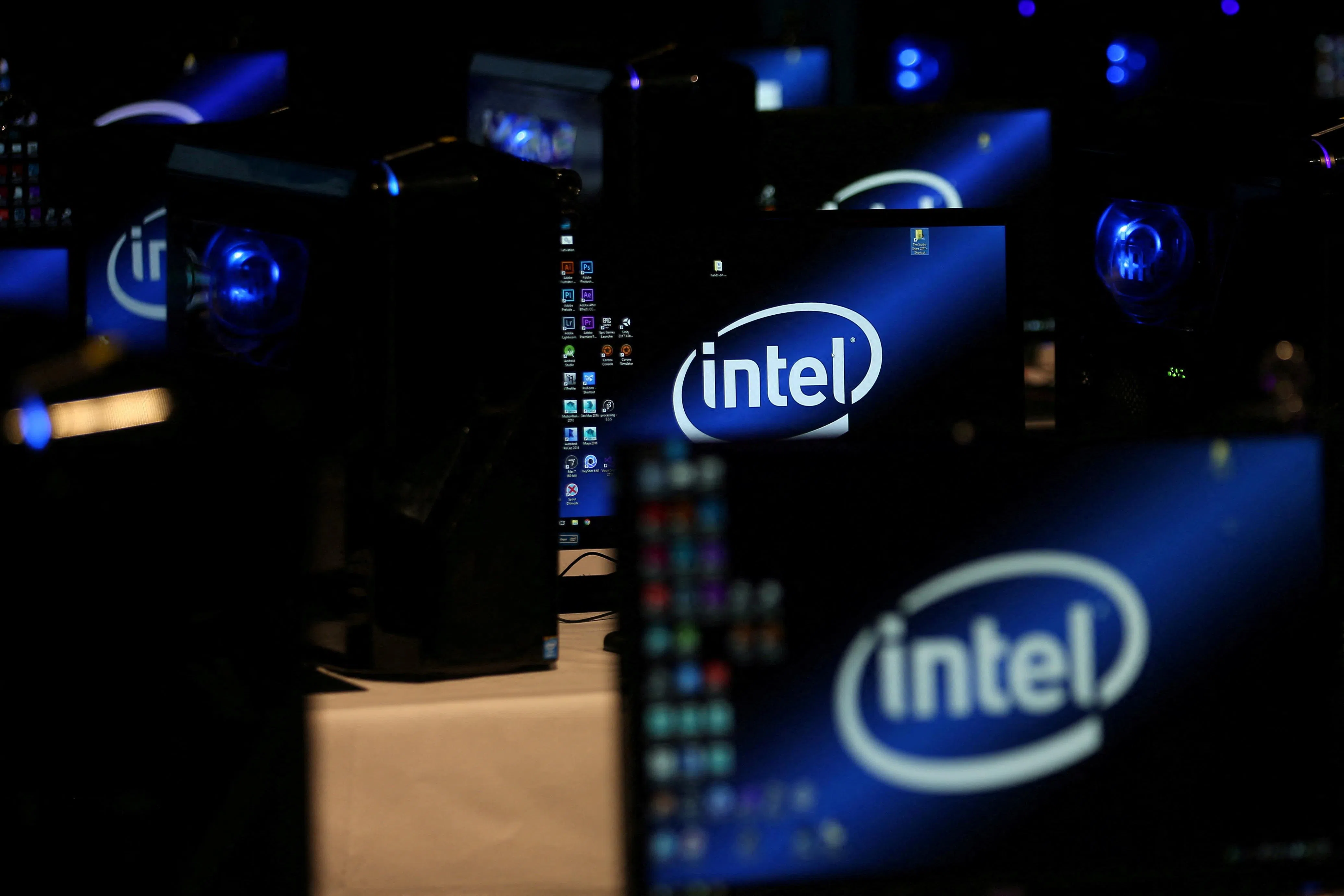 Intel slumps as potential foundry exit deepens investor gloom - The  Business Times