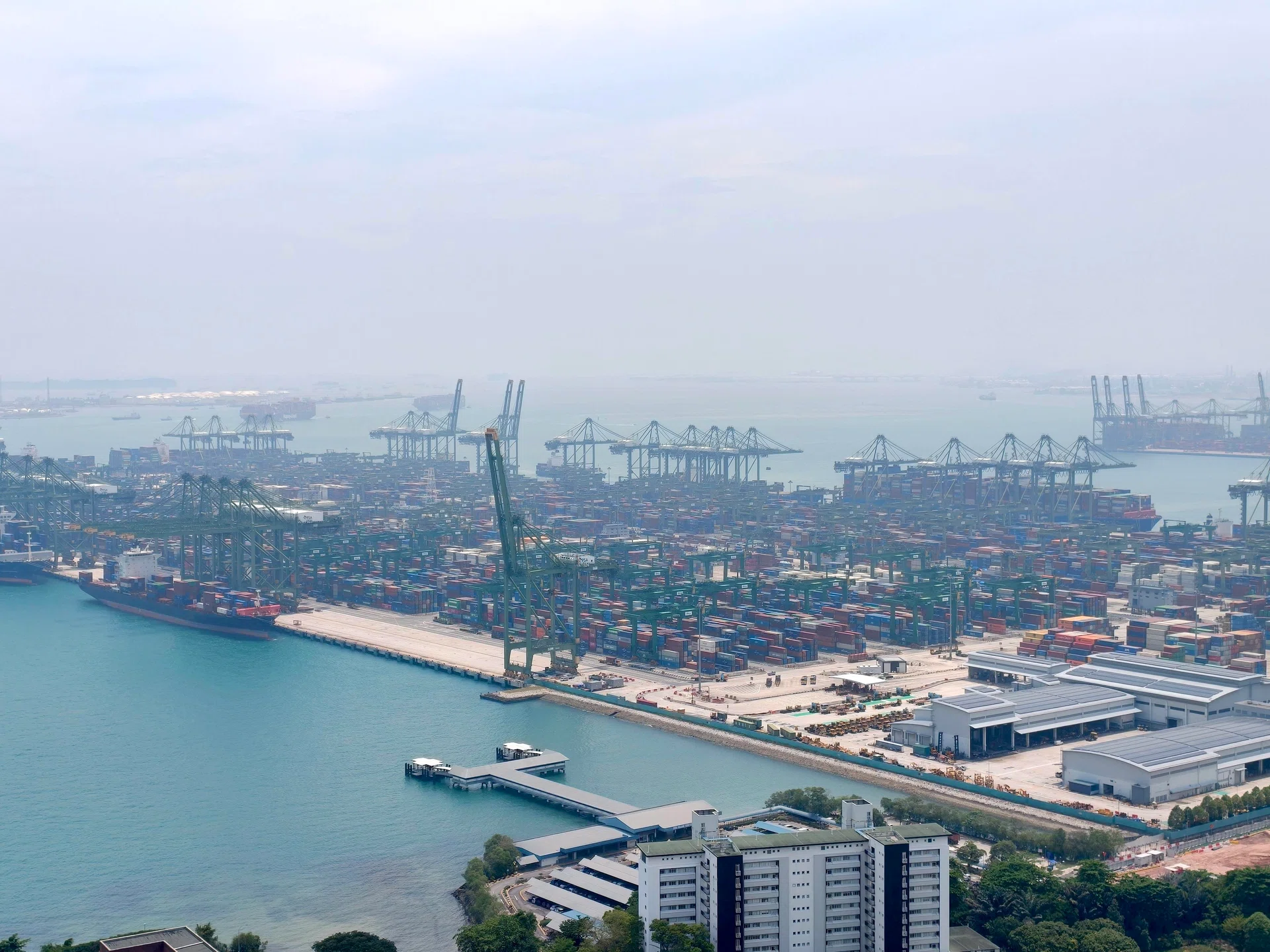 Singapore upgrades 2026 key exports growth forecast to 3-5% as electronics shipments power Q1 expansion