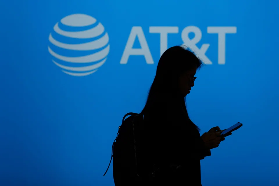 AT&T’s initiative which offers new and existing customers with the same deals on all smartphones has also helped to keep churn levels in check.