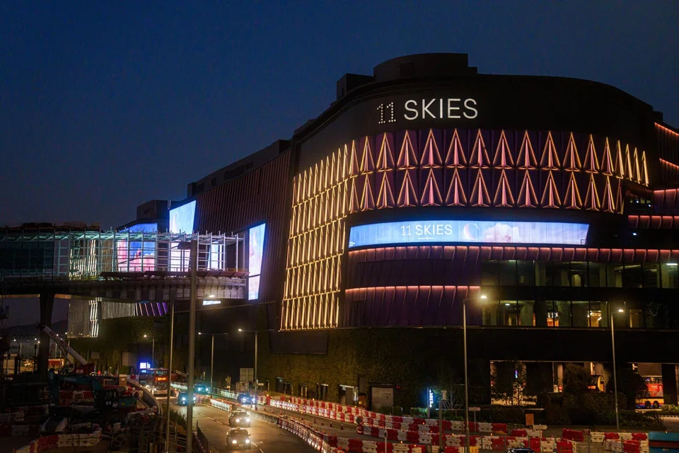 One of the first things that many visitors to Hong Kong see is New World’s 11 Skies mall just beside the airport, a project that it’s discussed trying to sell.