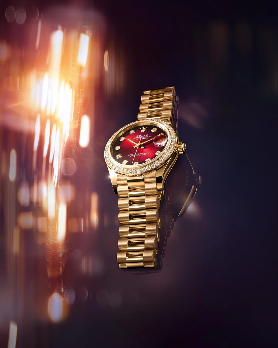 The red ombre dial of the new Datejust 31 is set with diamonds.
