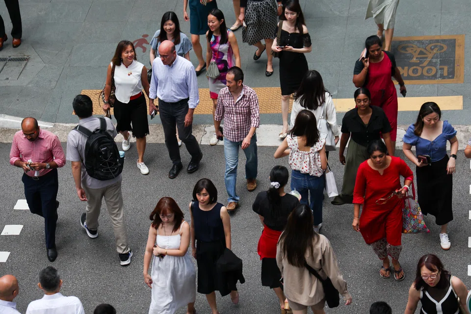 To support senior workers, SNEF has asked the government to extend the Senior Employment Credit beyond 2025. 