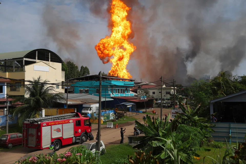 A massive fire erupted after a gas pipeline ruptured in Putra Heights on Apr 1, sending flames towering into the sky. 