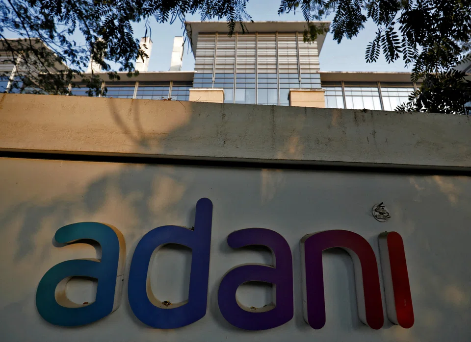 Adani is planning to strengthen cooperation with Vietnamese partners in the fields of aviation and logistics, via the construction of Long Thanh airport and Chu Lai airport.