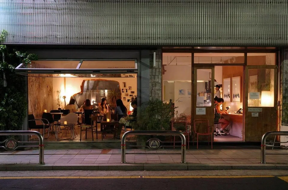 Onground Gallery comprises a cafe on the street level and a bar in the basement.


