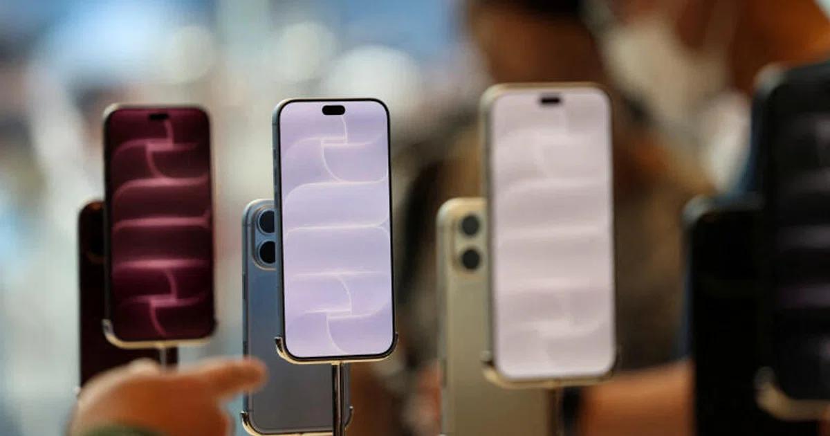 Global smartphone shipments record worst third quarter in 14 years amid memory shortage