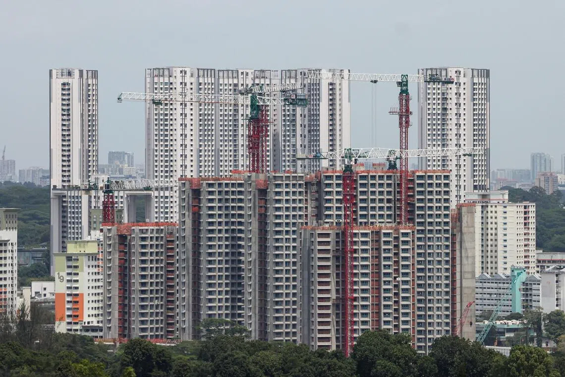 Metal Beam Falls Through Yishun HDB Roof During Construction — image 4