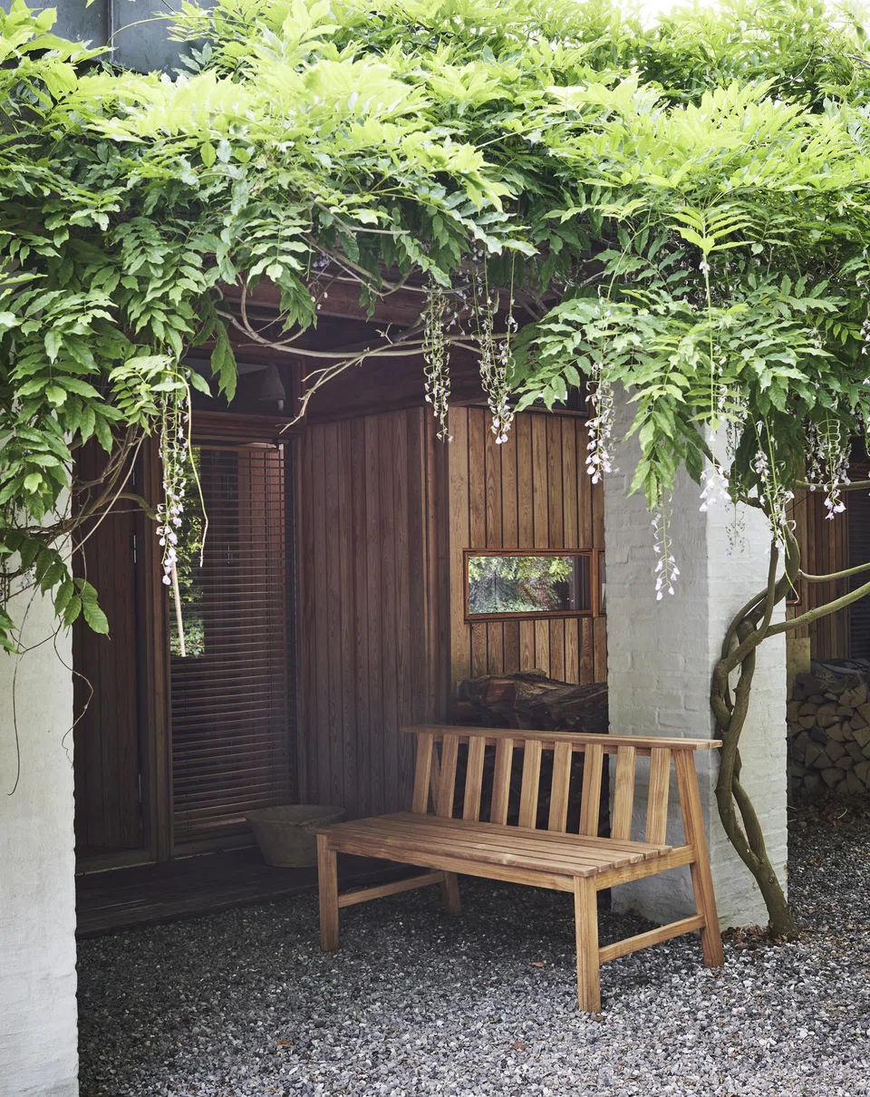 The entrance’s brick and wood structures.