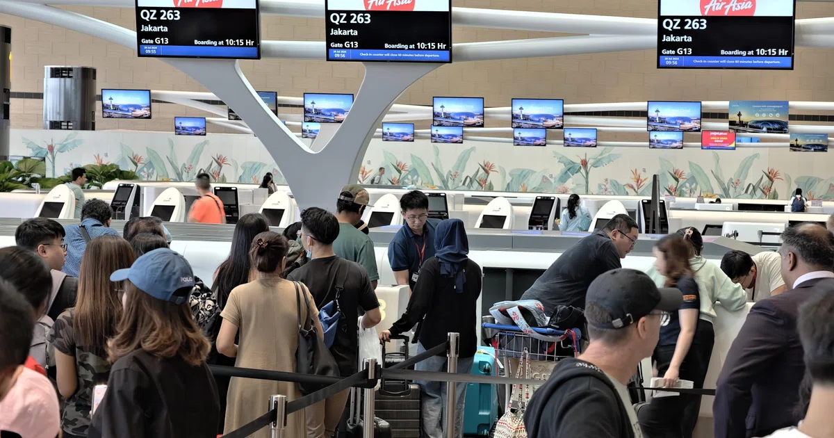 Check-ins for most airlines hit by global IT outage at Changi Airport ...