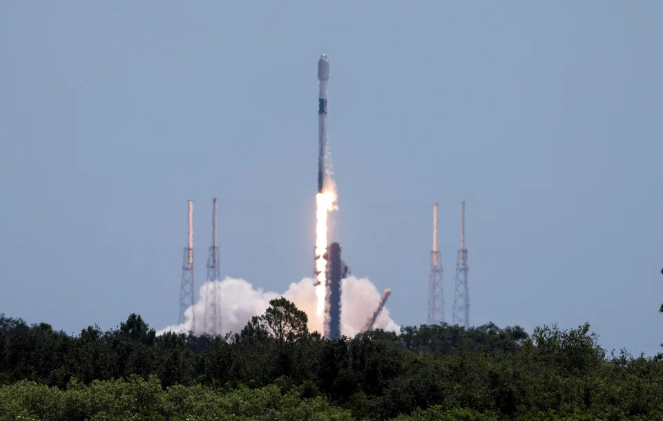 A SpaceX Falcon 9 rocket carrying Starlink V2 Mini satellites. Report says the company was also granted a licence to use radio frequencies and radio equipment.