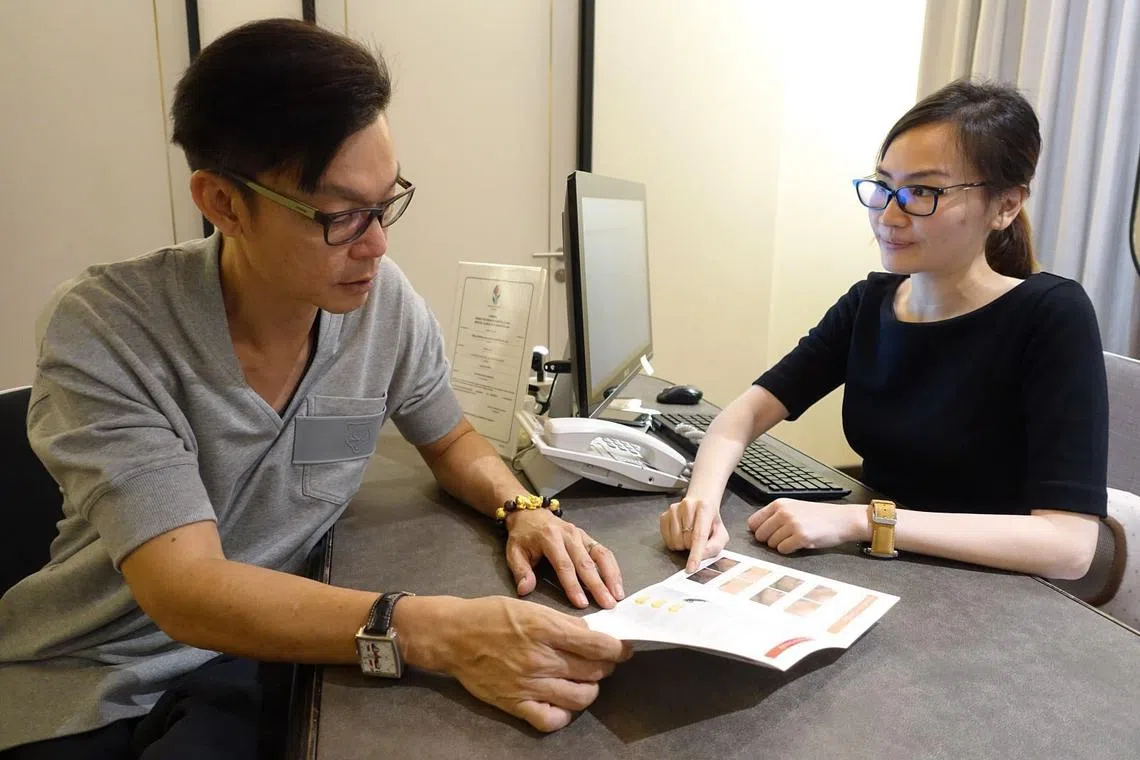 Local television personality Mark Lee’s deep acne scars have seen improvements with the Clifford Clinic Acne Scar programme. 