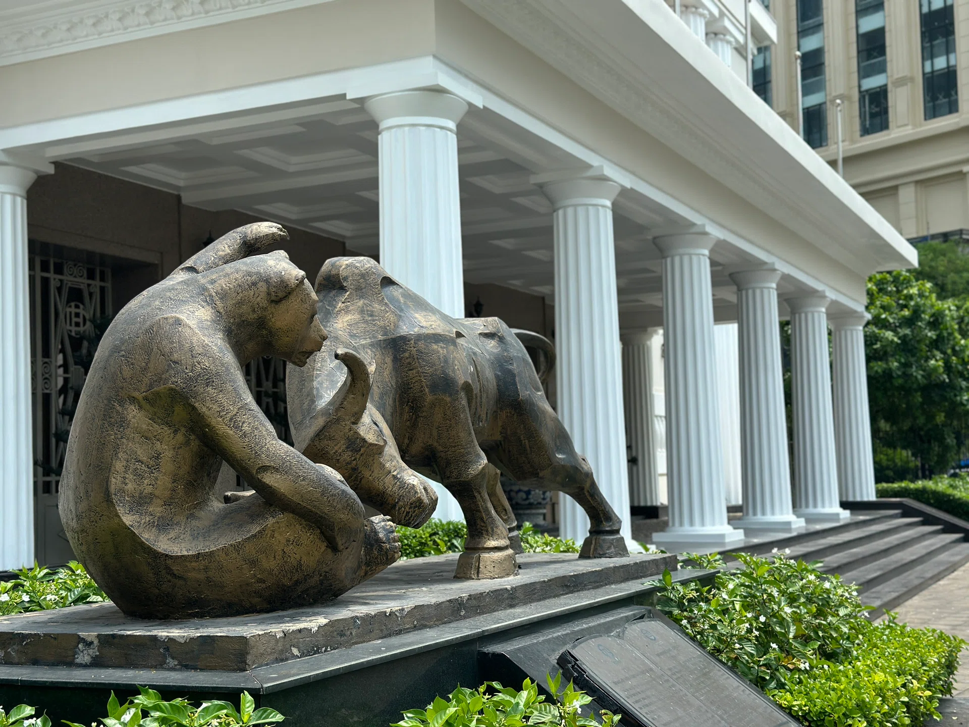 Vietnam’s main stock exchange launches long-awaited trading system