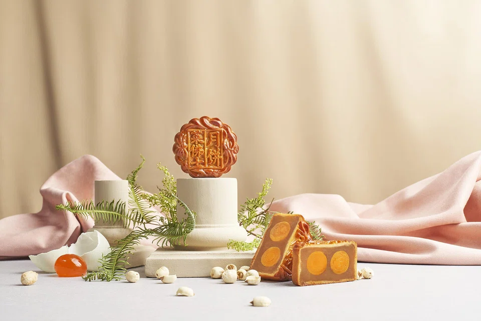 Double Yolk with Macadamia Nuts and White Lotus Paste Mooncake is a much-loved classic.