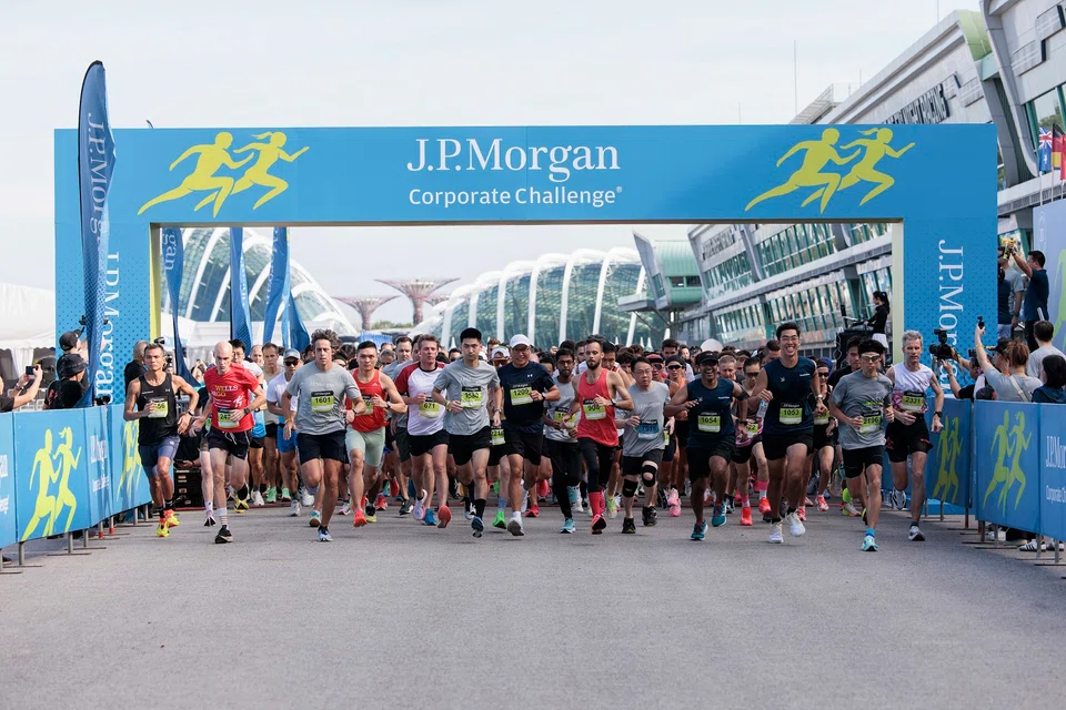 The annual race on Thursday, which started and ended at the F1 Pit Building, drew participants from over 400 firms. 