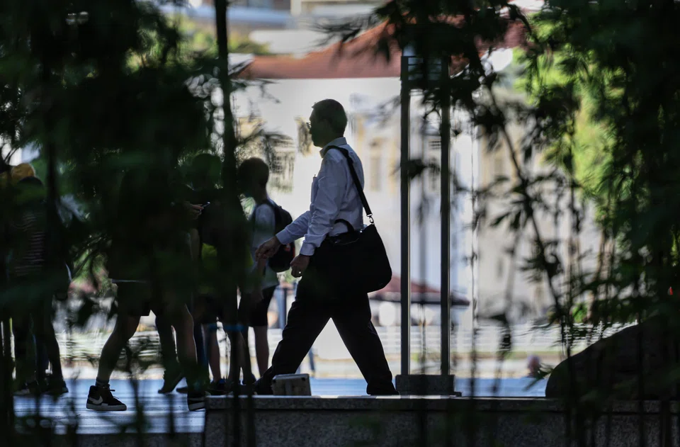 The growing pessimism due to ongoing economic uncertainties is translating into more cautious wage policies, with the share of businesses planning to freeze wages rising to 41% from 35%.