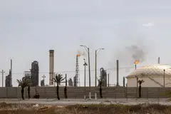 Trafigura and Vitol Group have obtained preliminary licenses from the US Treasury to help market the pledged Venezuelan crude oil. 