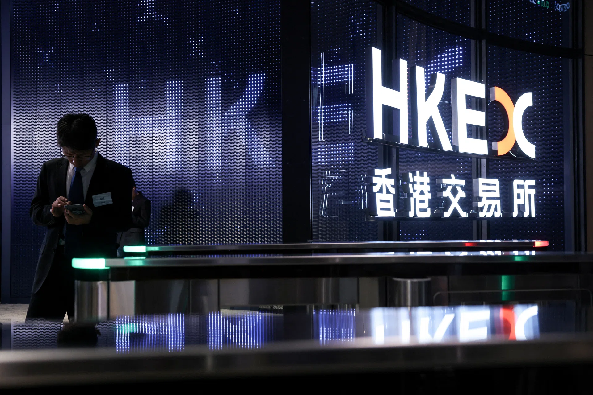 South Korea, Japan stocks climb as Asian equities mirror Wall Street gains