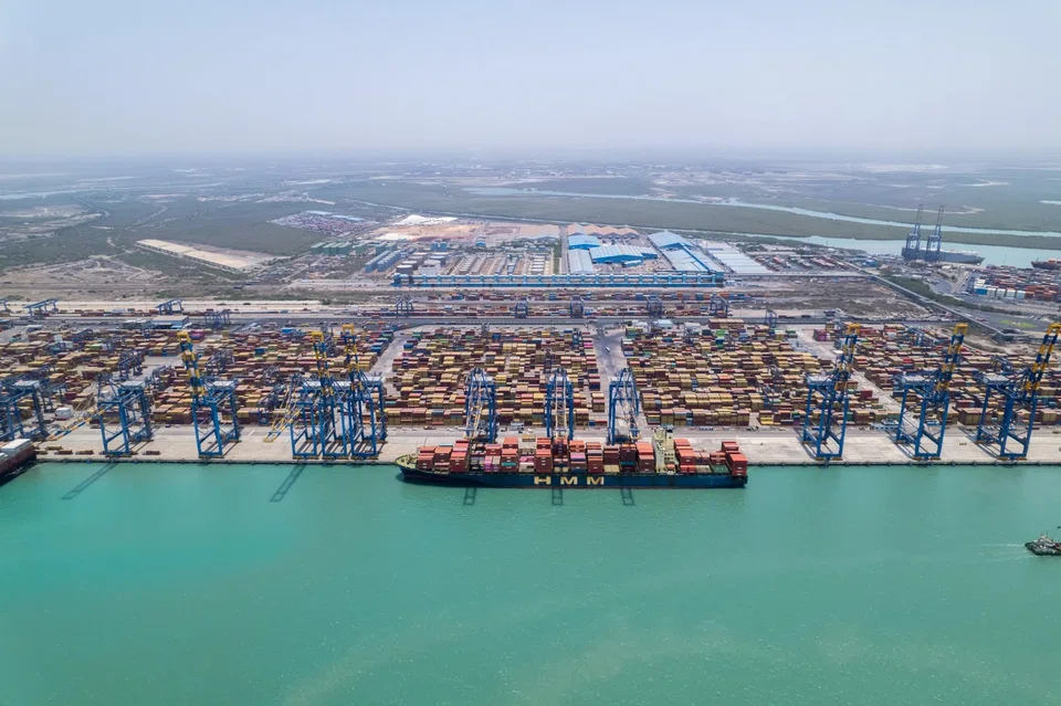 The bilateral loan is the Adani conglomerate’s first from a global bank since the US bribery indictment,  signaling return of creditor confidence