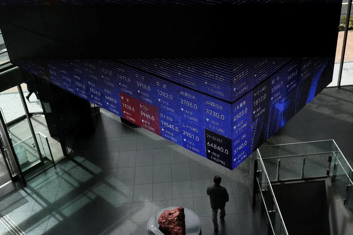 Of the 1,600 shares on the Tokyo Stock Exchange’s prime market, 17% rose and 78% fell, and 3% traded flat. 