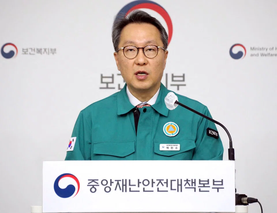As of Wednesday, only 294 of the more than 9,000 trainee doctors who have left their posts are back at work, Vice- Health Minister Park Min-soo says.