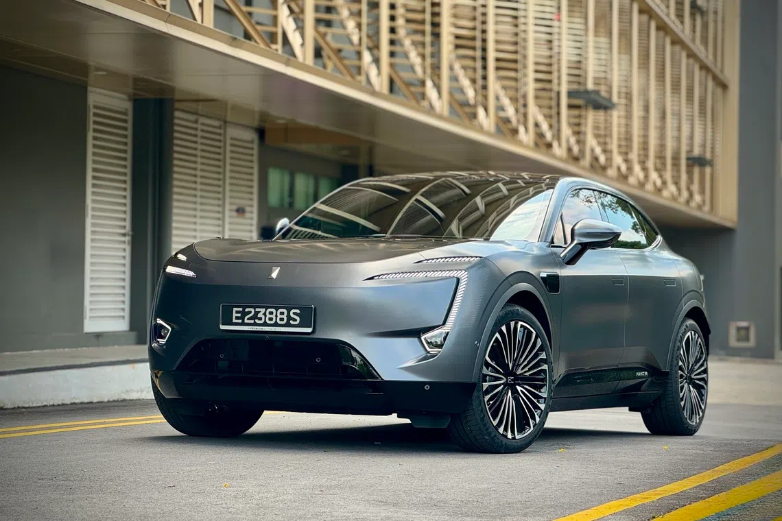 As for how it actually drives, the Avatr is more soothing than sporty by far.