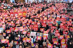 Protesters hold placards calling for the impeachment of President Yoon Suk Yeol in front of the National Assembly in Seoul, South Korea, Dec 7, 2024. 