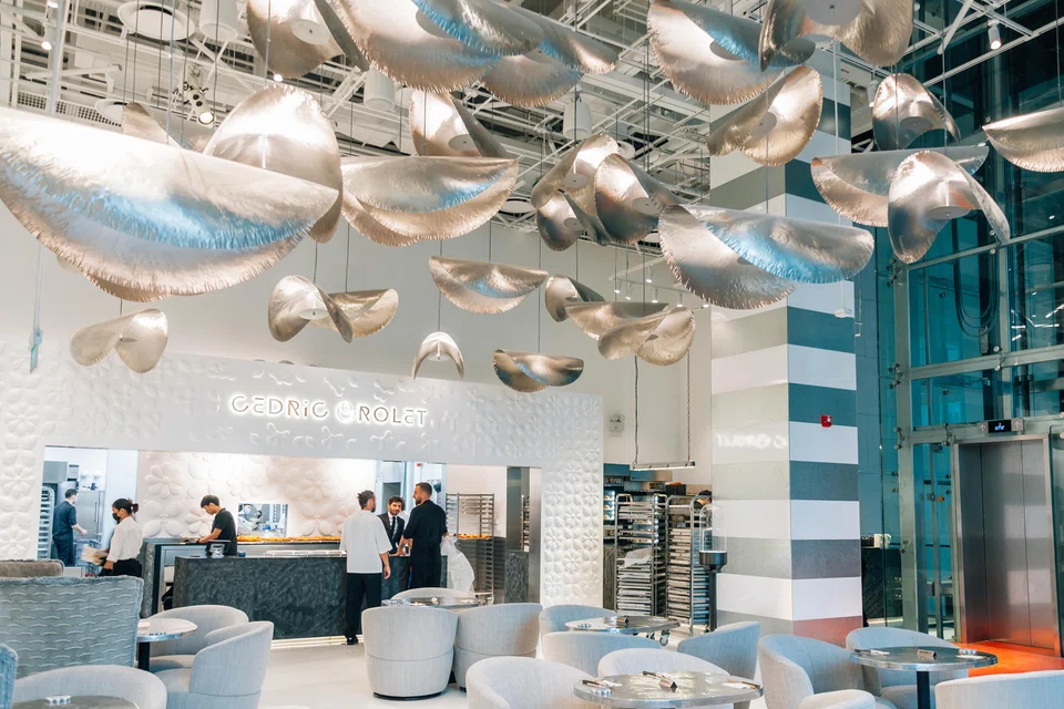 Cedric Grolet's famed bakery still draws lines at the newly opened Como Orchard hotel.