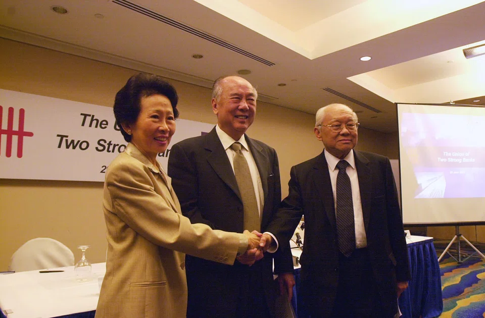 From left: Margaret Lien, Wee Cho Yaw, and then OUB chairman Lee Hee Seng at the UOB-OUB merger press conference in June 2001. Wee, UOB's chairman, had paid a personal visit to Lien's husband, OUB founder Lien Ying Chow, to persuade the family to sell its stake to UOB.