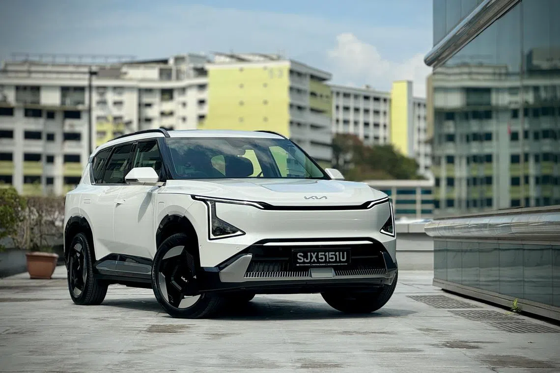 The EV5 looks deceptively large because the styling riffs heavily on Kia's own EV9, with the same slender lights, flat snout and chunky haunches.