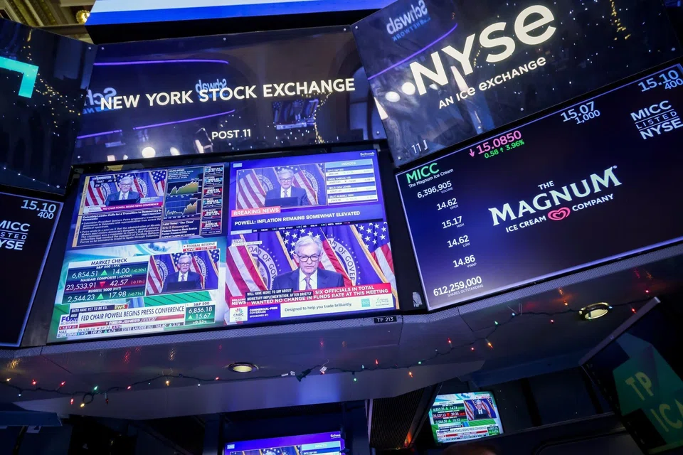 Federal Reserve officials delivered a third consecutive interest-rate reduction and maintained their outlook for just one cut in 2026. 