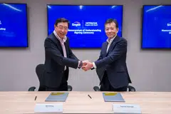 Singtel’s Digital InfraCo chief executive Bill Chang (left) with Toshiaki Tokunaga, Hitachi's executive vice-president and executive officer, at the MOU signing ceremony. 