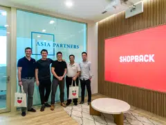 “We want to help our users to shop and save smarter, particularly in this inflationary economy with recession looming on the horizon,” said Chan. (from left) ShopBack co-founders Henry Chan and Joel Leong, with Asia Partners co-founders Oliver Rippel, Nick Nash and Brook Supanusonti.