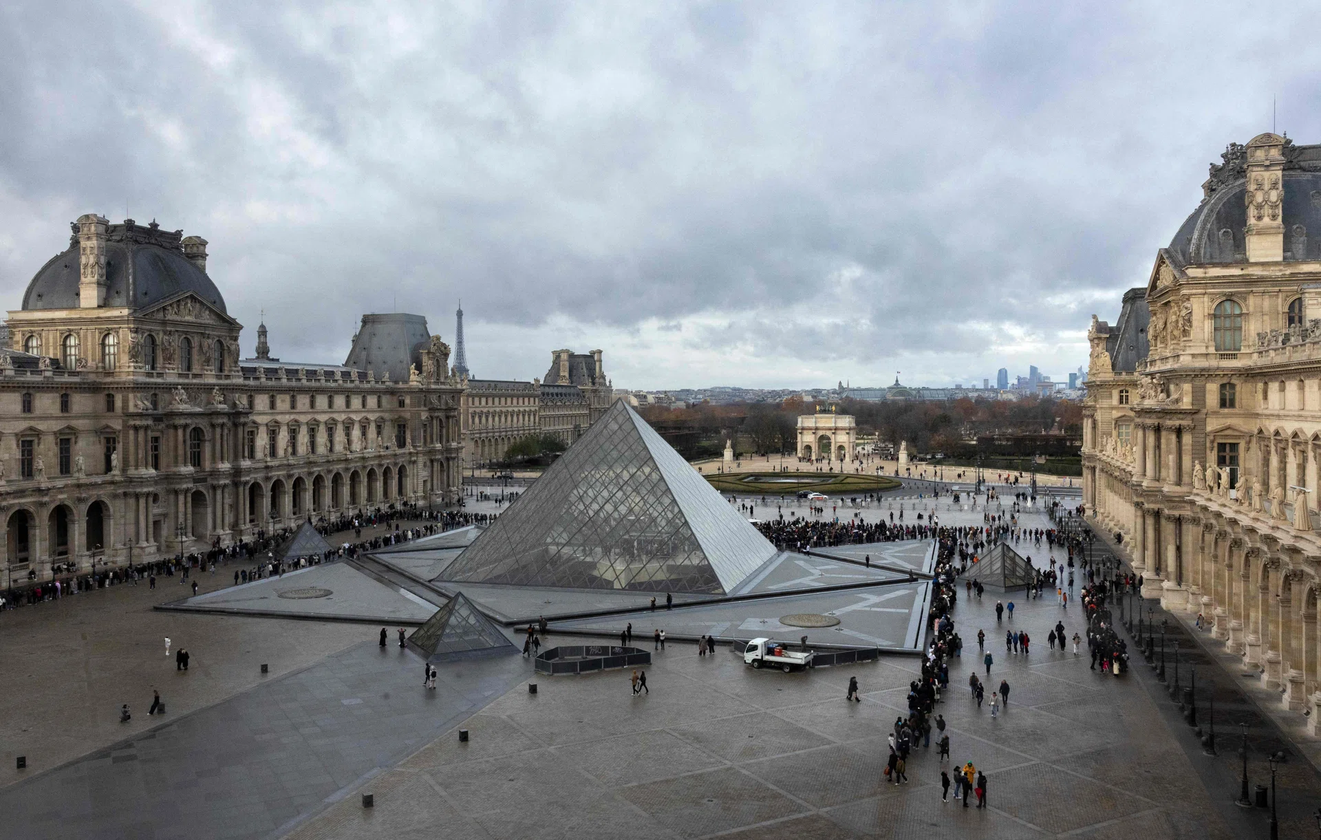 Most non-EU visitors will pay 45% more to visit Louvre