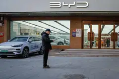 The move shows even the bulls are lowering their expectations for the sector bellwether as competition stiffens in the world’s largest electric vehicle market.