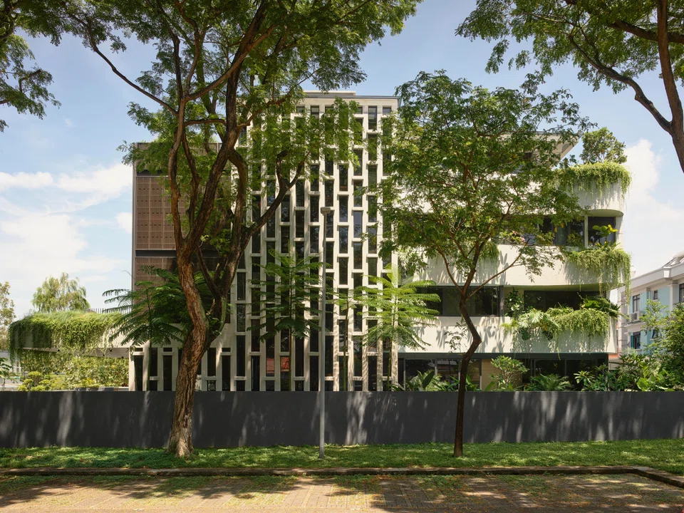 The view from the public car park shows the different architectural expressions. 