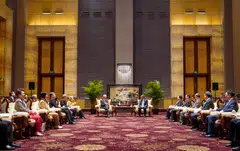 SM Lee (centre, left) meeting He Lifeng, Vice Premier of China's State Council.